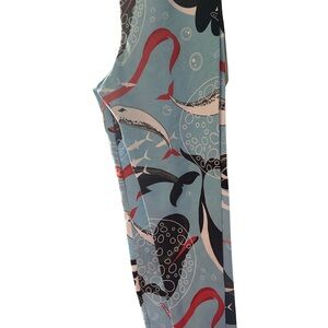 NWT 3/4 Blue pants/leggings